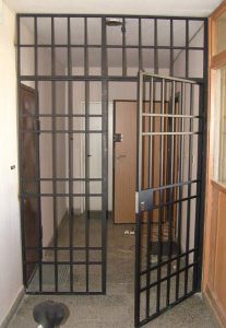 Входнa Металнa Вратa тип Решетки – с опция преграждане на коридор